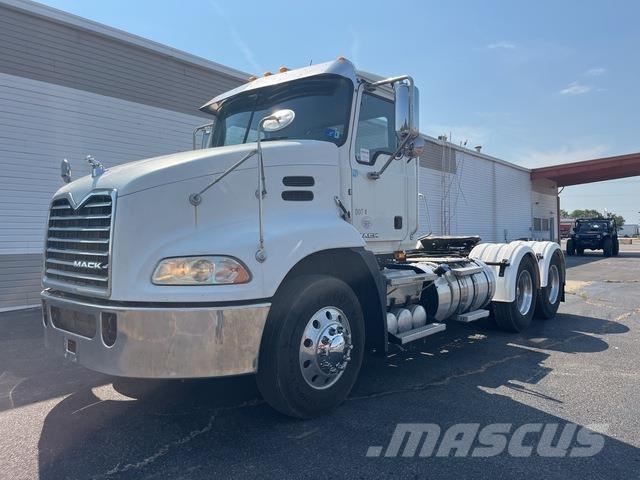 Mack CXU613 وحدات الجر