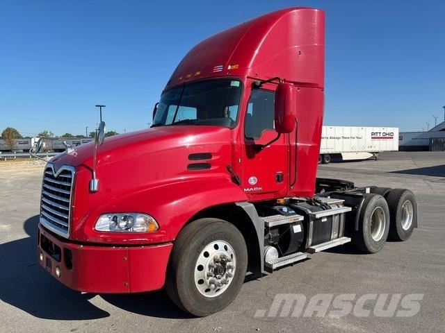 Mack CXU613 وحدات الجر