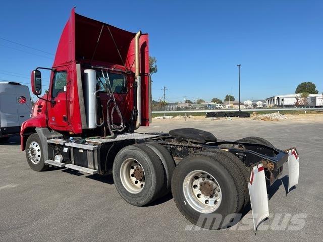 Mack CXU613 وحدات الجر