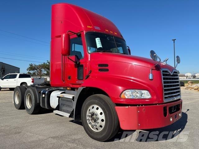 Mack CXU613 وحدات الجر