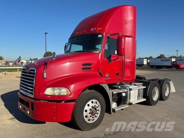 Mack CXU613 وحدات الجر