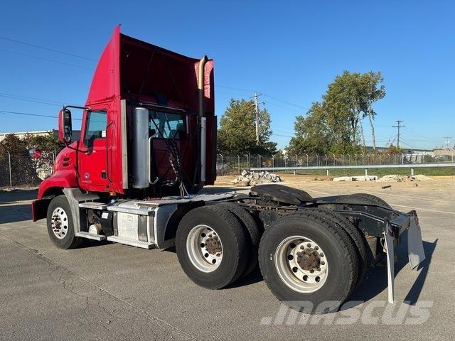 Mack CXU613 وحدات الجر