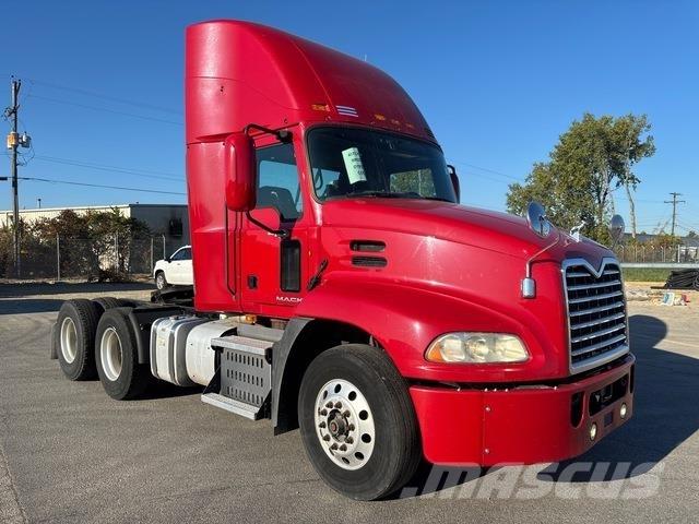 Mack CXU613 وحدات الجر