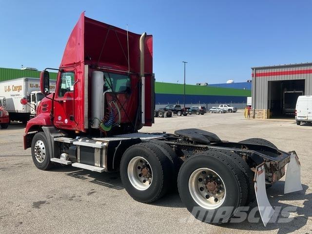 Mack CXU613 وحدات الجر