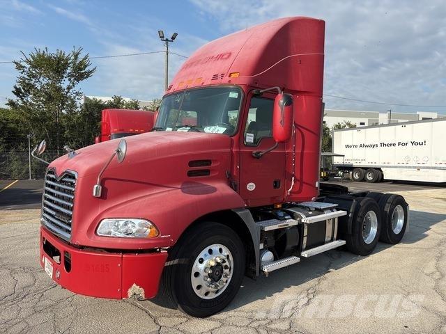Mack CXU613 وحدات الجر