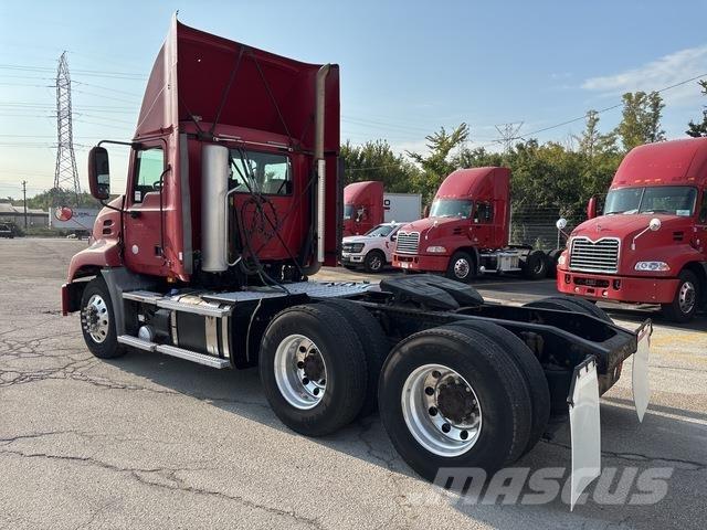 Mack CXU613 وحدات الجر
