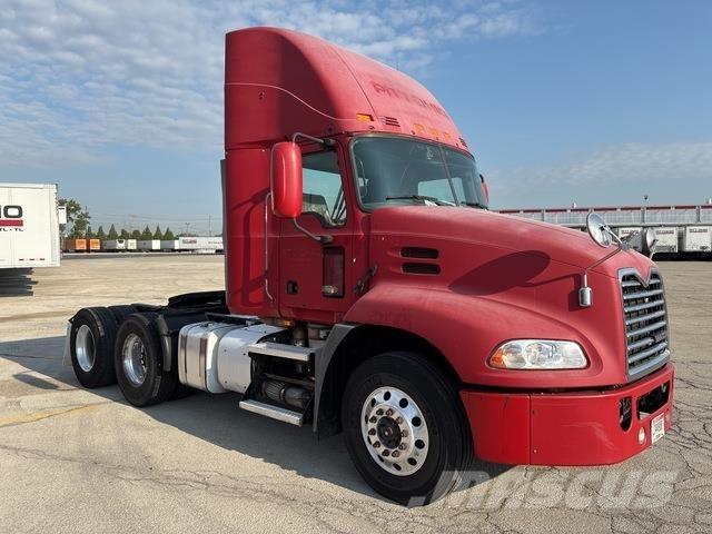 Mack CXU613 وحدات الجر