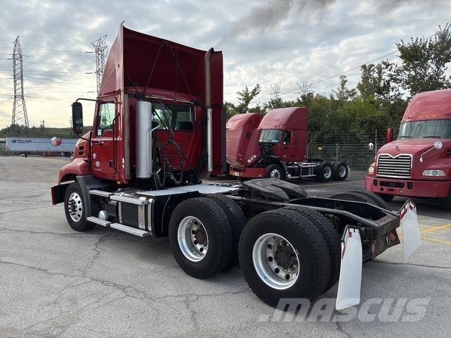 Mack CXU613 وحدات الجر