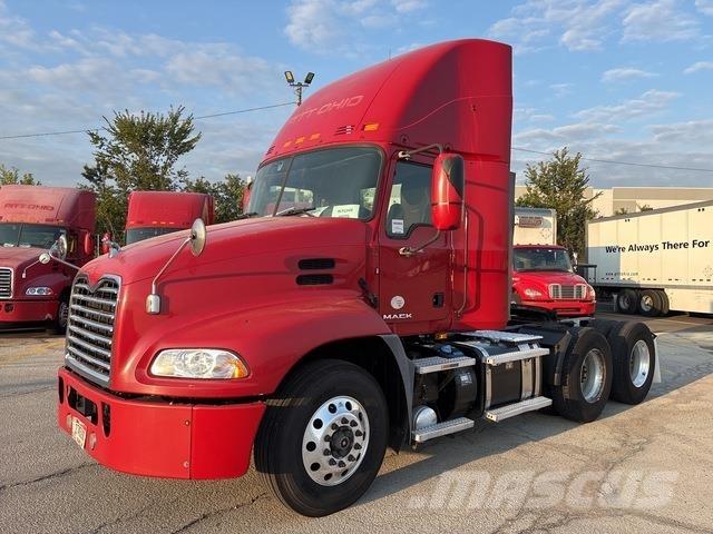 Mack CXU613 وحدات الجر