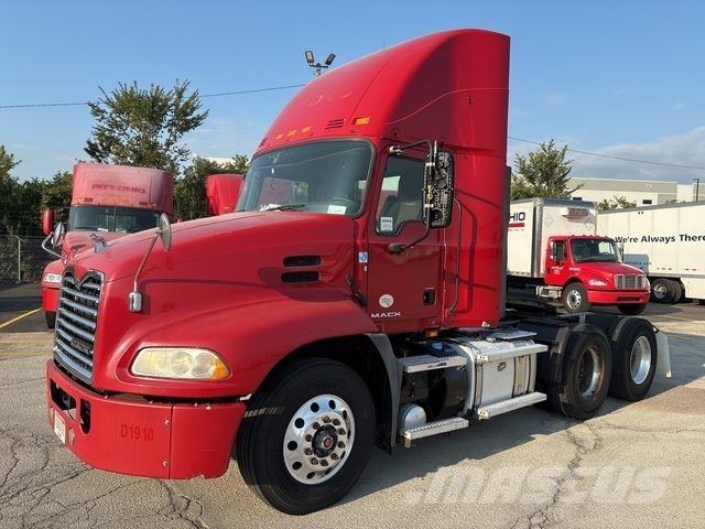 Mack CXU613 وحدات الجر