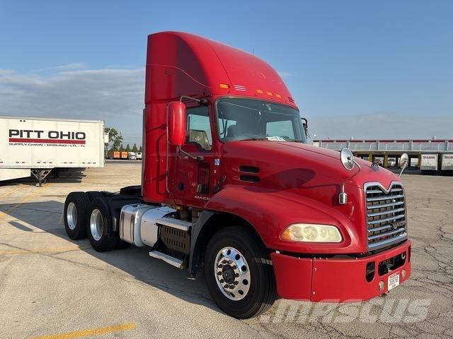 Mack CXU613 وحدات الجر