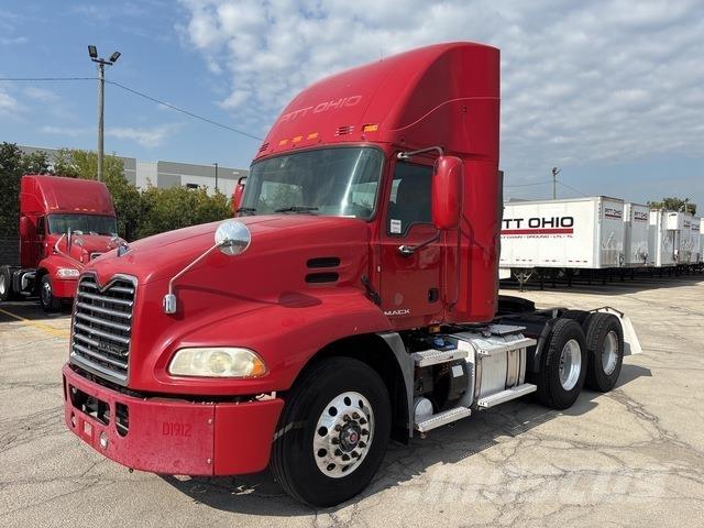 Mack CXU613 وحدات الجر