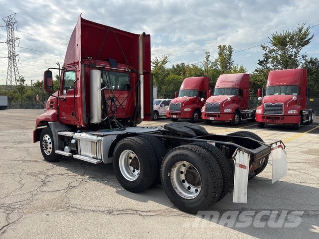 Mack CXU613 وحدات الجر