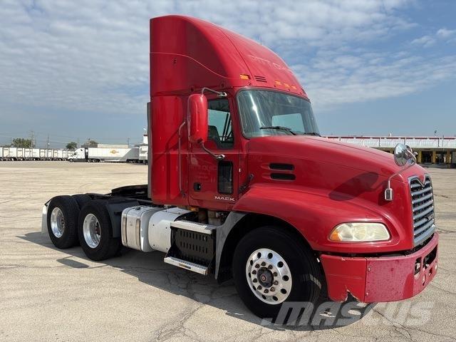 Mack CXU613 وحدات الجر