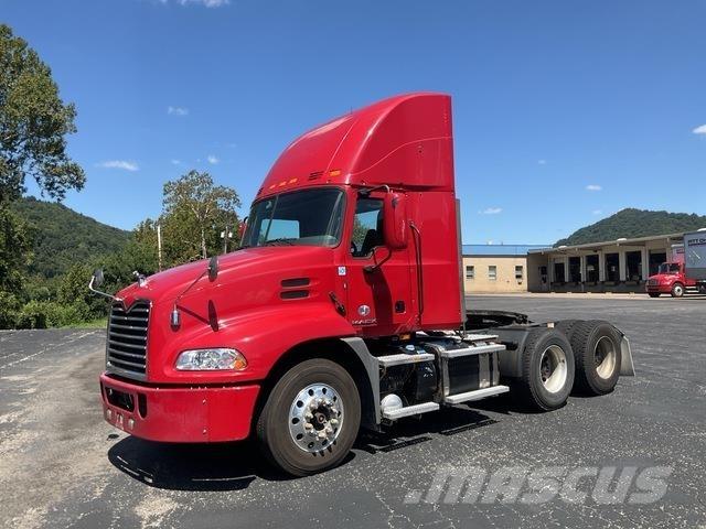 Mack CXU613 وحدات الجر