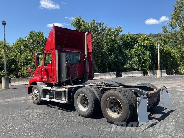 Mack CXU613 وحدات الجر