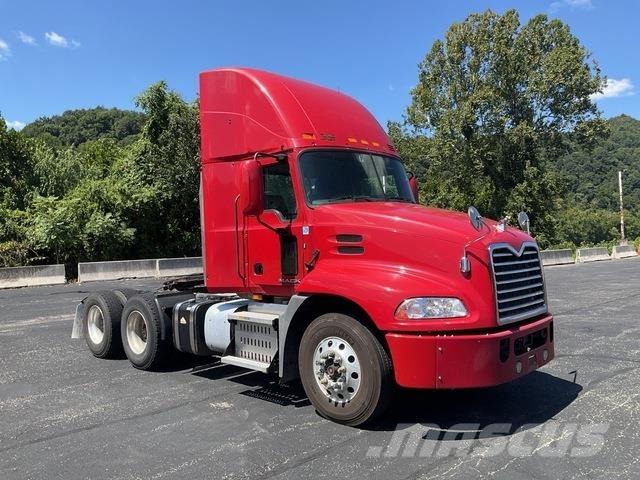 Mack CXU613 وحدات الجر