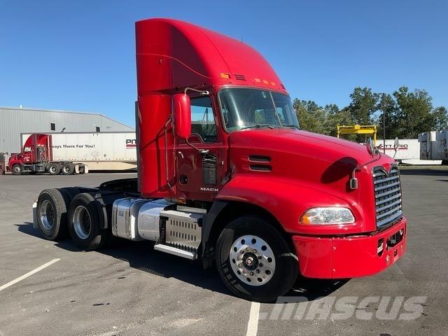 Mack CXU613 وحدات الجر