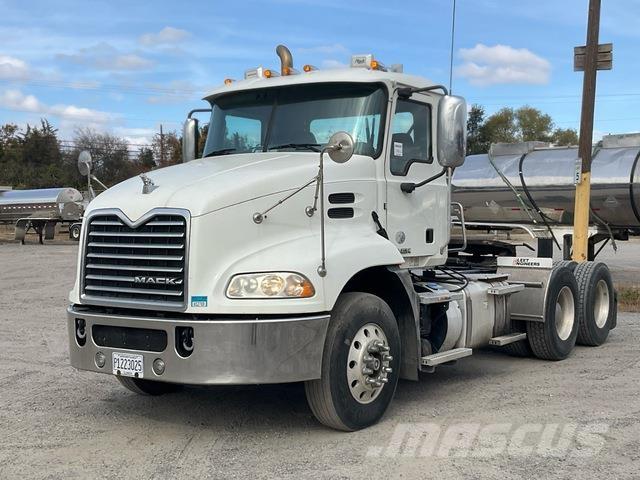 Mack CXU613 وحدات الجر
