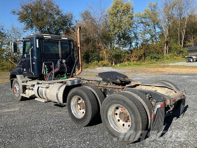 Mack CXU613 وحدات الجر