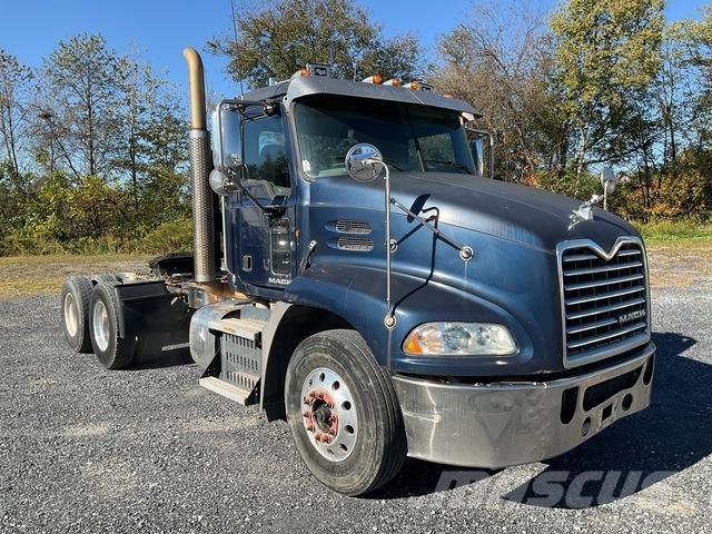 Mack CXU613 وحدات الجر