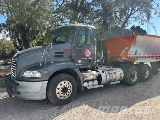 Mack CXU613 وحدات الجر