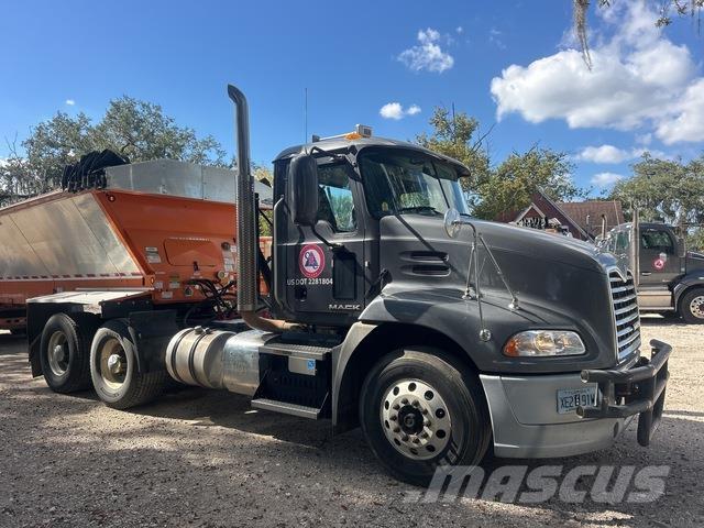 Mack CXU613 وحدات الجر