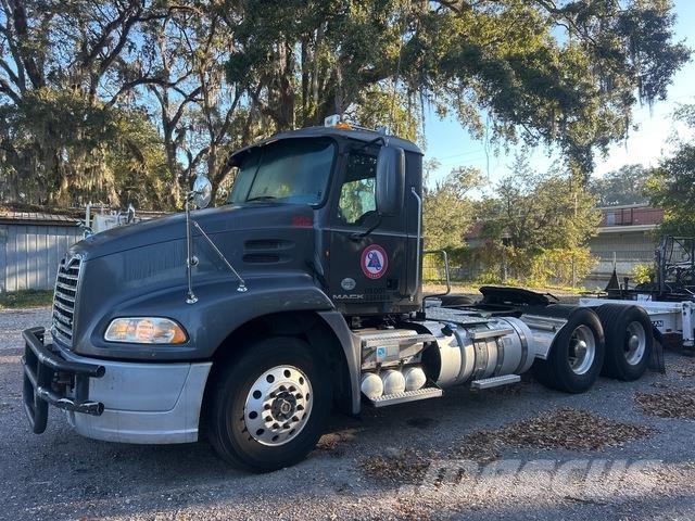 Mack CXU613 وحدات الجر