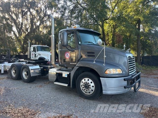 Mack CXU613 وحدات الجر