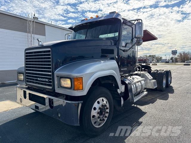 Mack CXU613 وحدات الجر