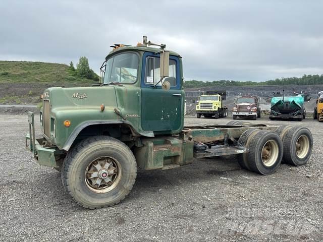 Mack DM600 كابينة والداخلية