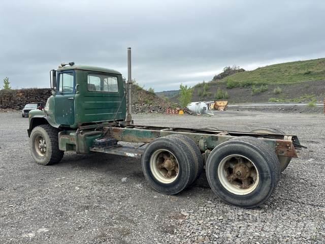 Mack DM600 كابينة والداخلية