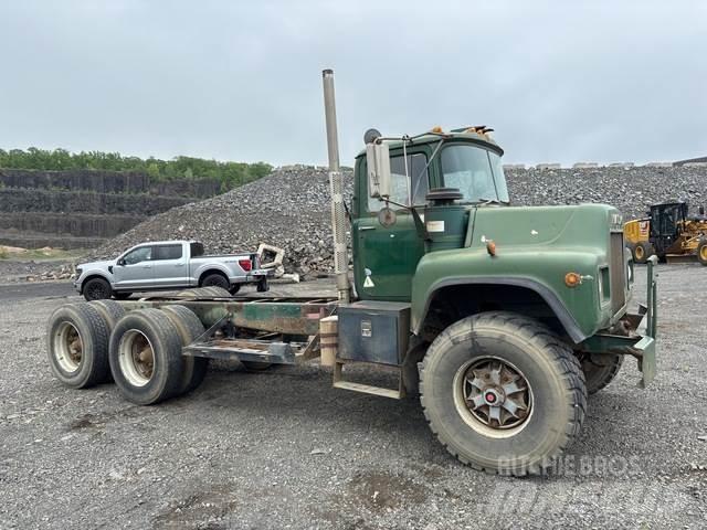 Mack DM600 كابينة والداخلية