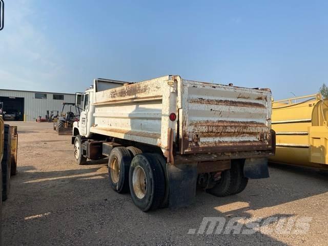 Mack DM686S شاحنات قلابة