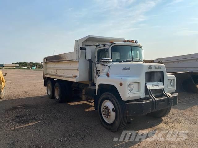 Mack DM686S شاحنات قلابة