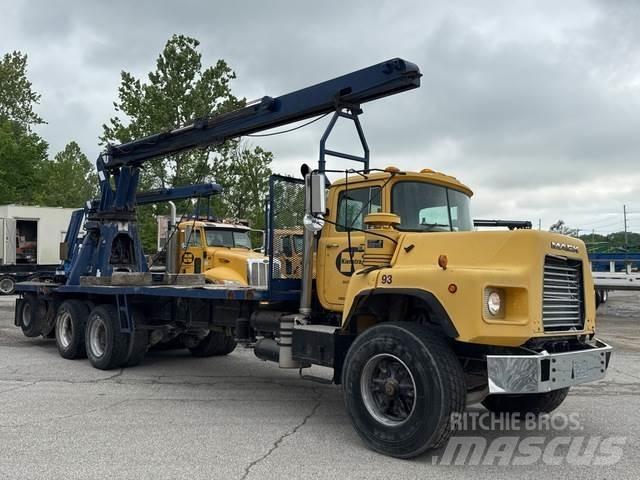 Mack DM688S شاحنات أخرى