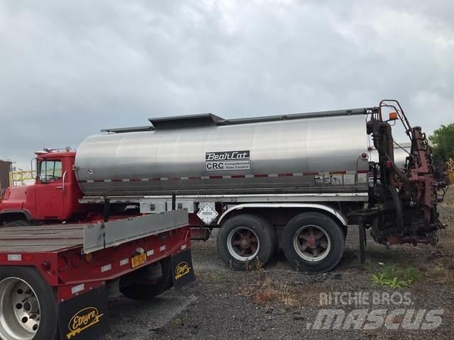 Mack DM688S شاحنات ذات صهاريج