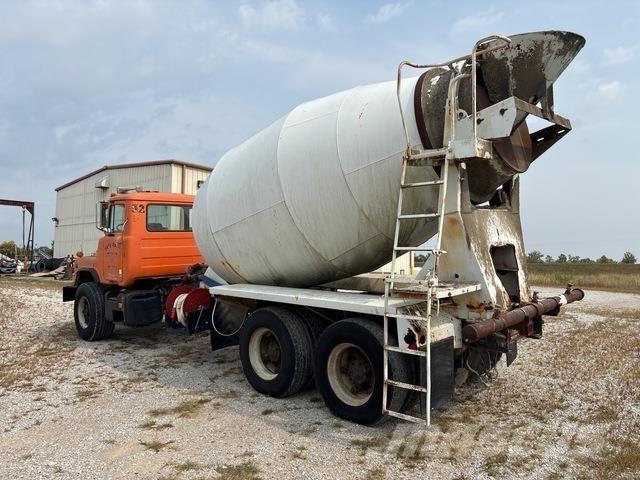 Mack DM690 صهاريج مياه