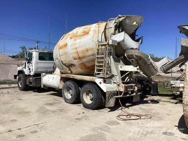 Mack DM690S شاحنات أخرى