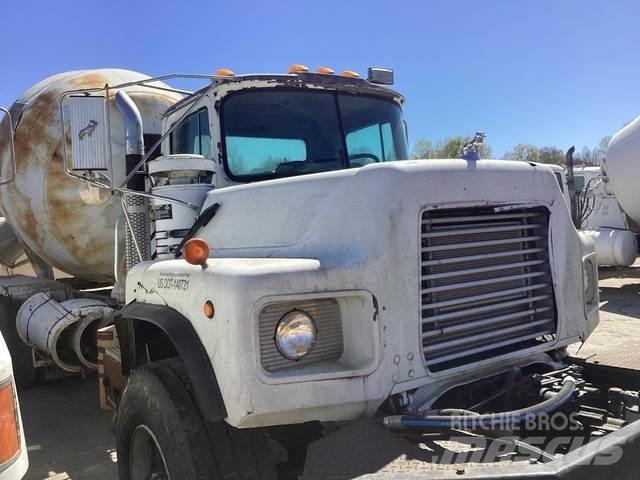 Mack DM690S شاحنات أخرى