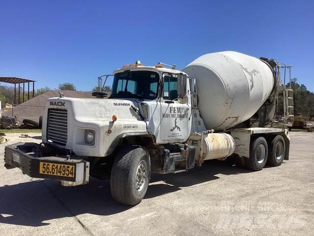 Mack DM690S شاحنات أخرى