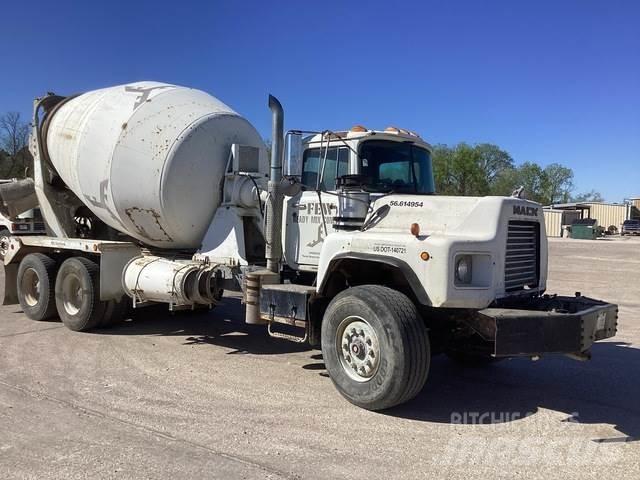 Mack DM690S شاحنات أخرى