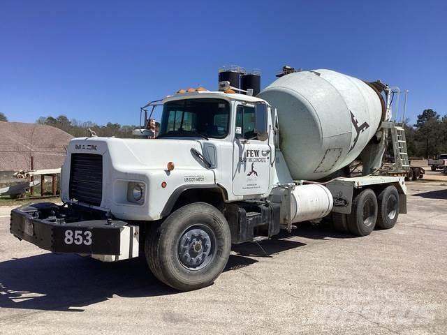 Mack DM690S شاحنات أخرى