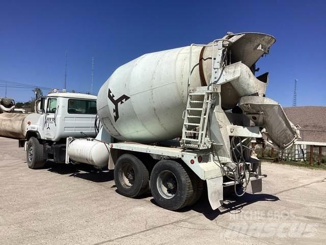 Mack DM690S شاحنات أخرى