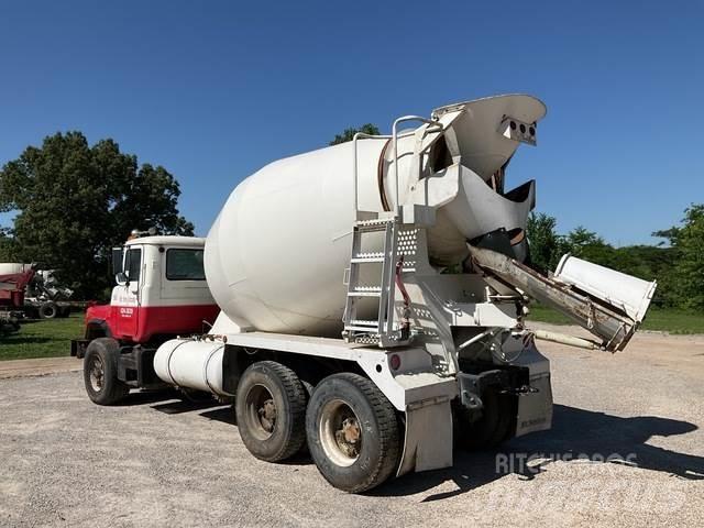 Mack DM690S شاحنات أخرى