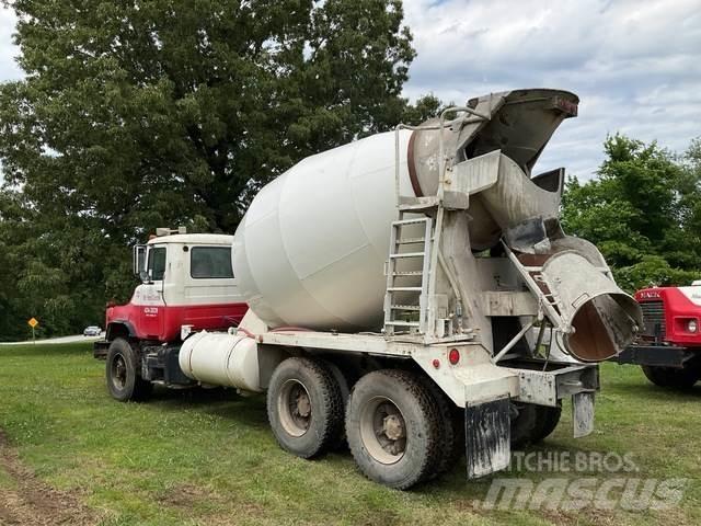 Mack DM690S شاحنات أخرى