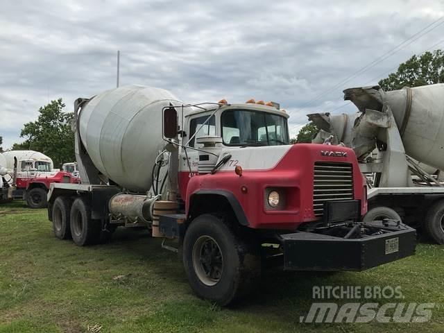 Mack DM690S شاحنات أخرى