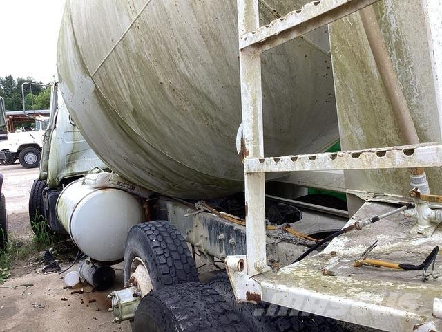 Mack DM690S شاحنات أخرى