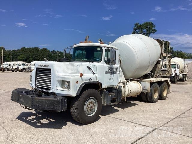 Mack DM690S شاحنات أخرى