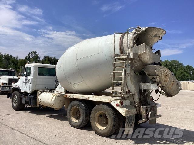 Mack DM690S شاحنات أخرى